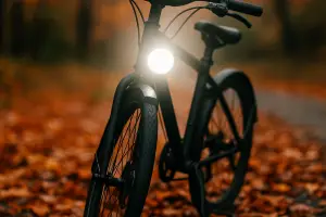 Fahrradbeleuchtung im Herbst – Regeln, Technik & Pflege-Tipps